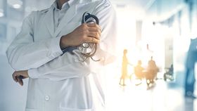 Ce salariu are un medic rezident în România? Iată câți bani câștigă în 2023